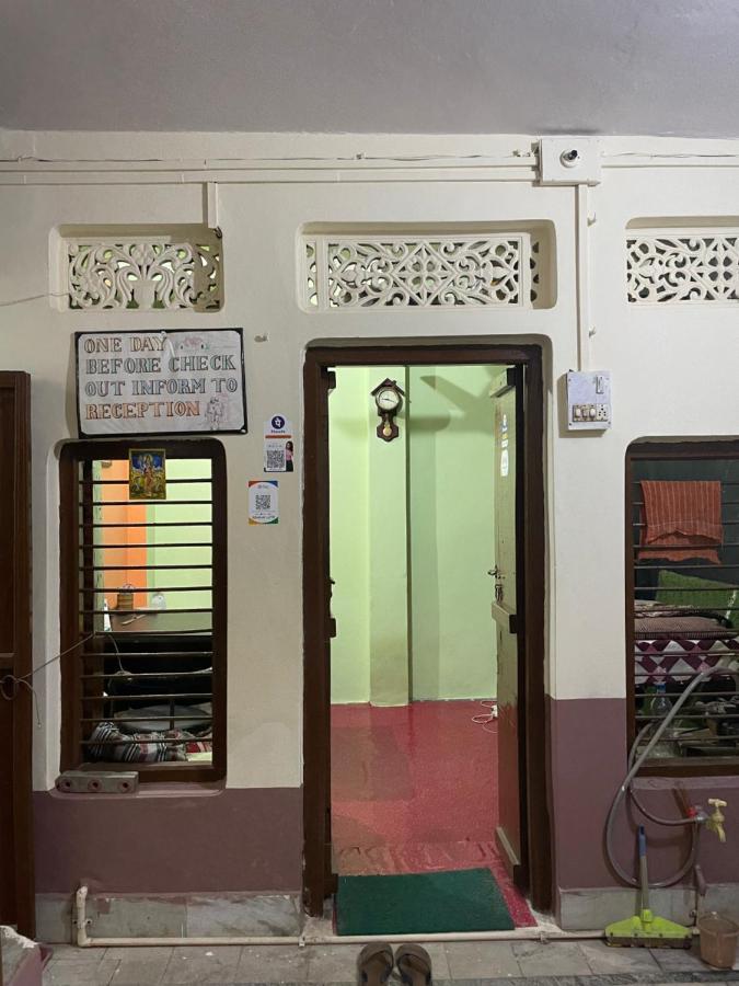 Indra Paying Guest House バラナシ エクステリア 写真