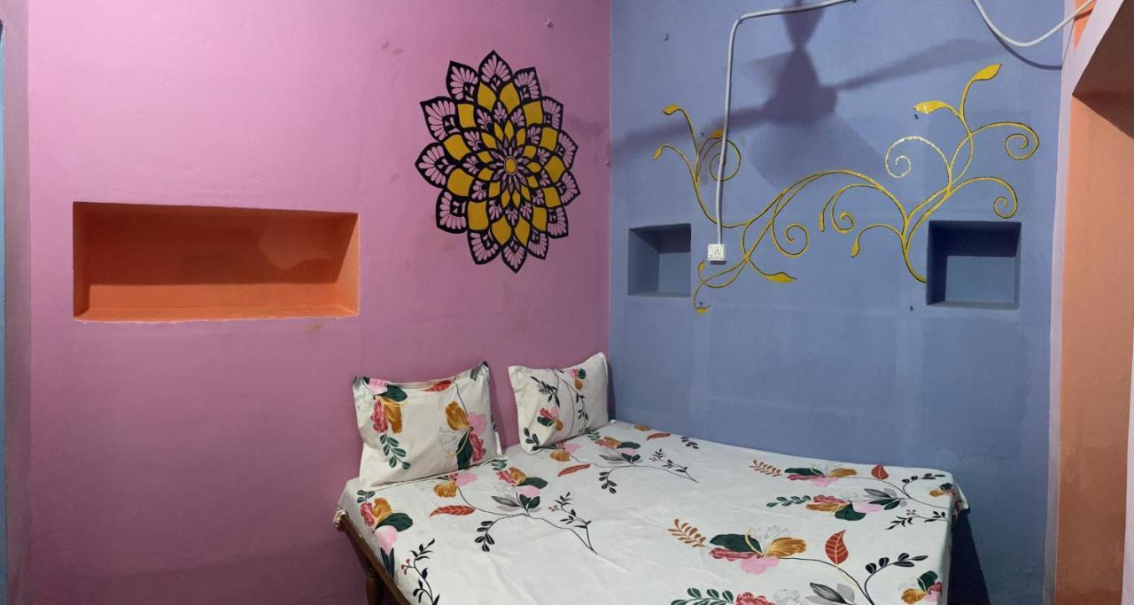 Indra Paying Guest House バラナシ エクステリア 写真