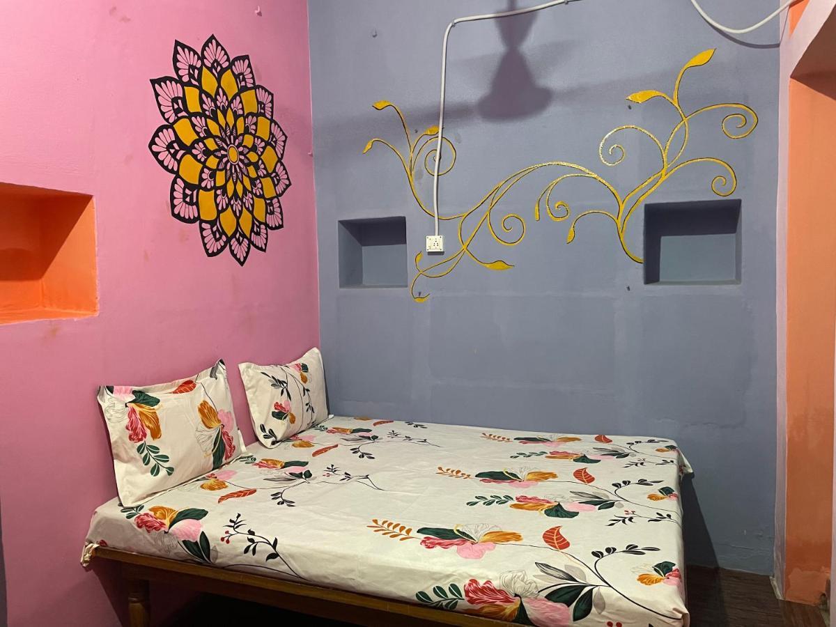 Indra Paying Guest House バラナシ エクステリア 写真