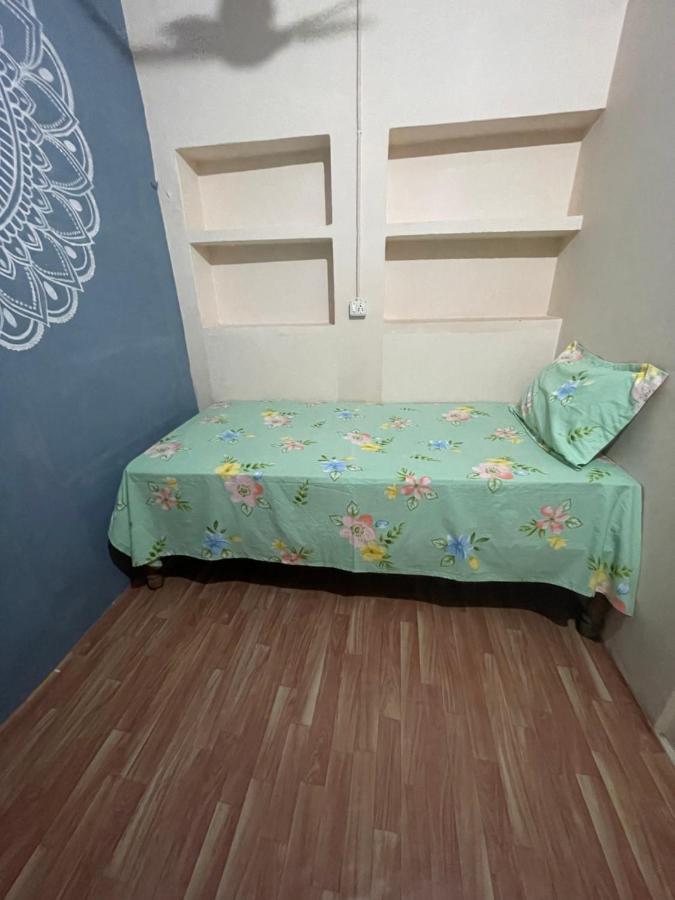 Indra Paying Guest House バラナシ エクステリア 写真