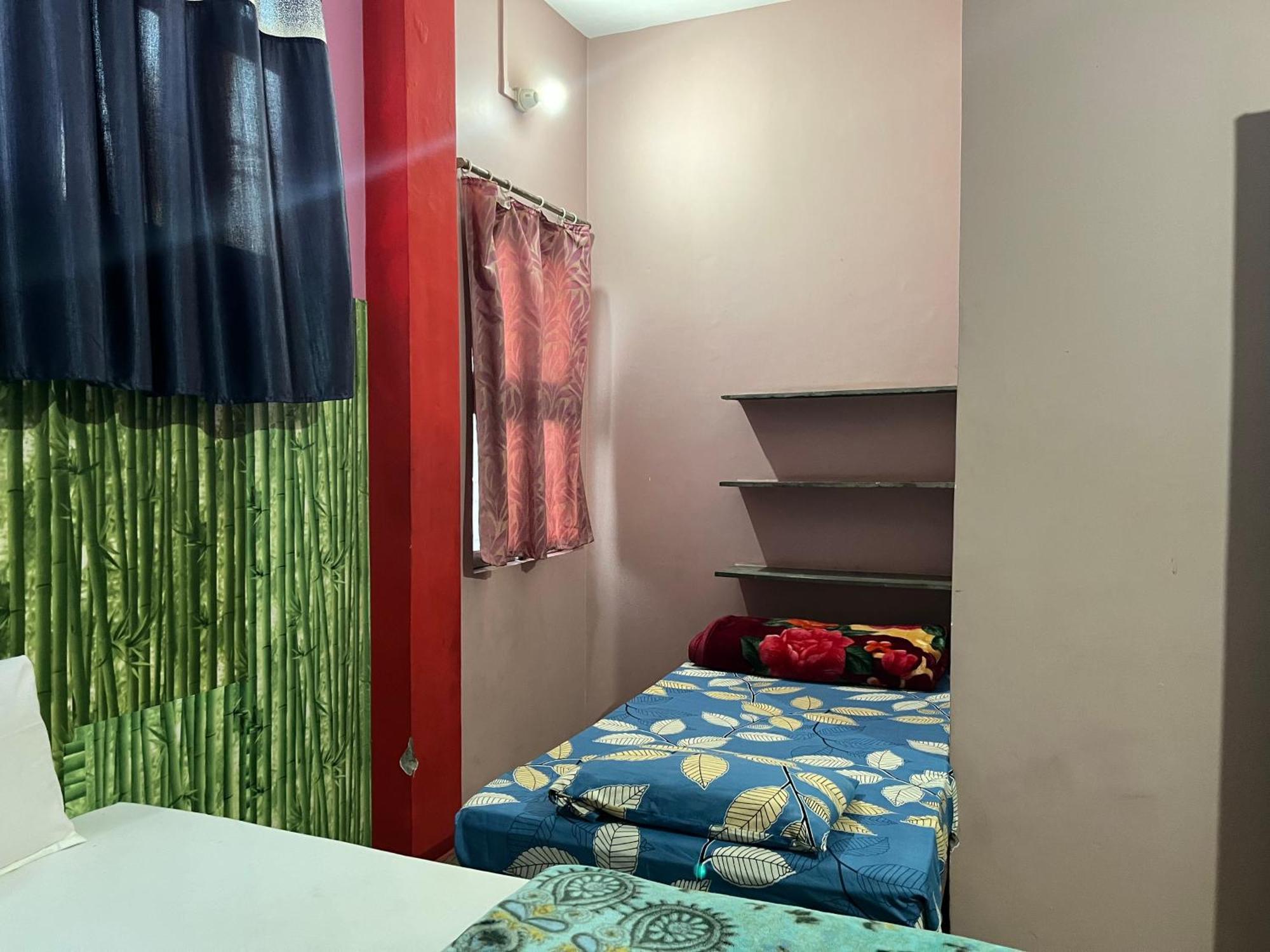 Indra Paying Guest House バラナシ エクステリア 写真